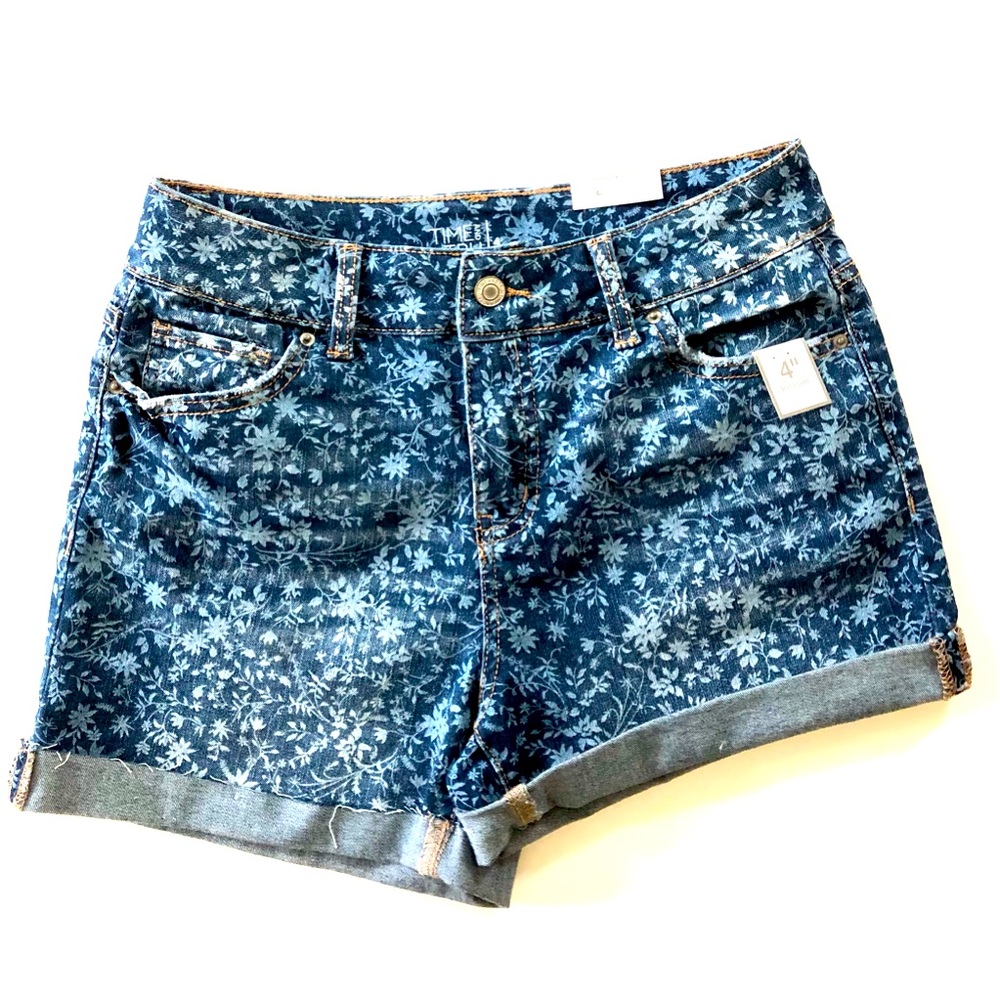 100% cotton Distressed, vintage, blue denim 5 Pocket Shorts size 6 Natural waist - Picture 6 of 11